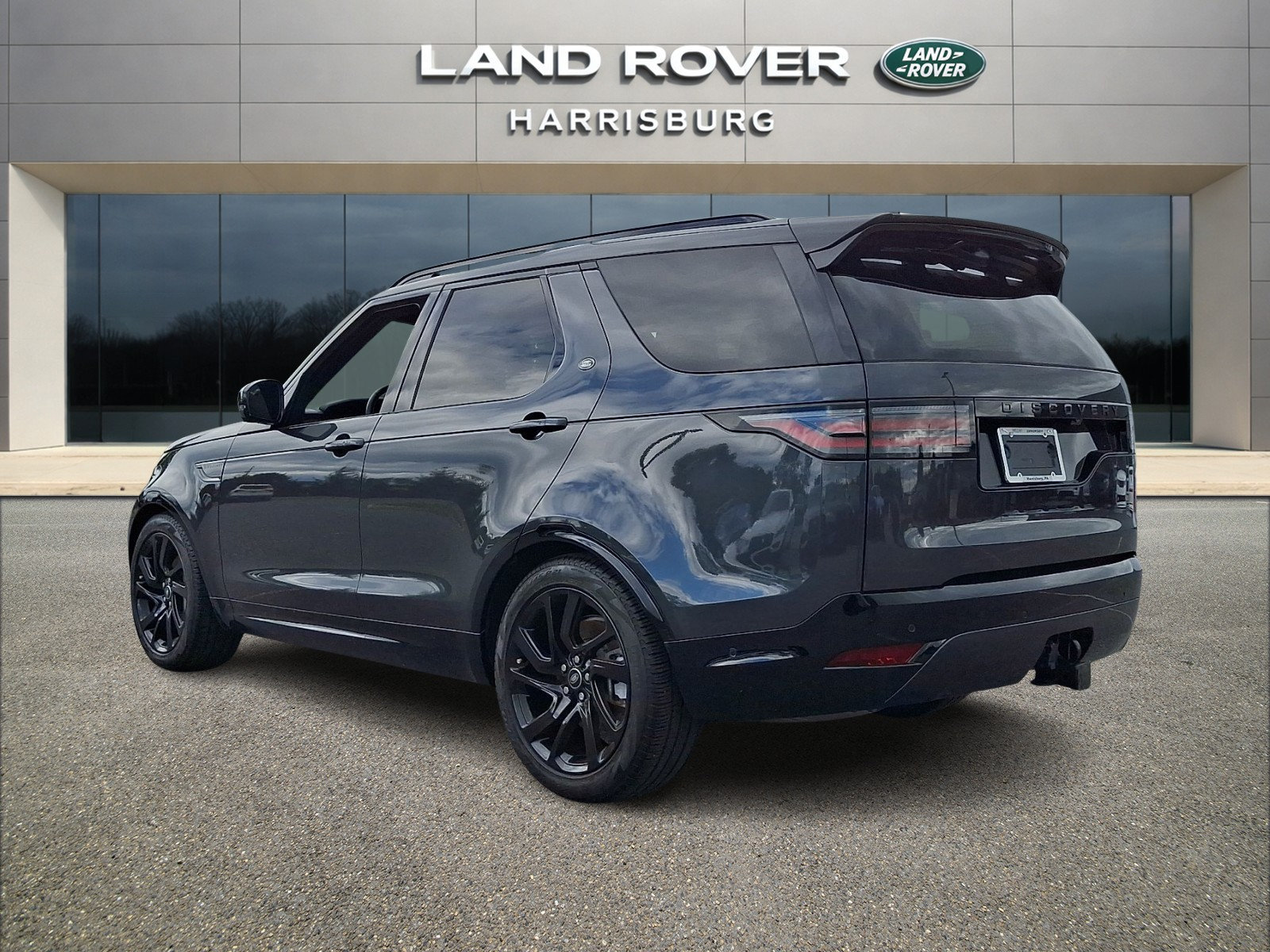 Used 2025 Land Rover Discovery Dynamic SE AWD/4WD image 2