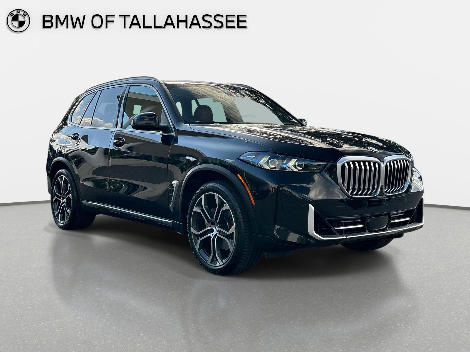 Used 2024 BMW X5 xDrive40i w/ Premium Package AWD/4WD image 3
