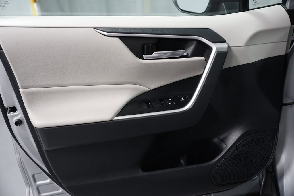 Used 2019 Toyota RAV4 XLE image 29