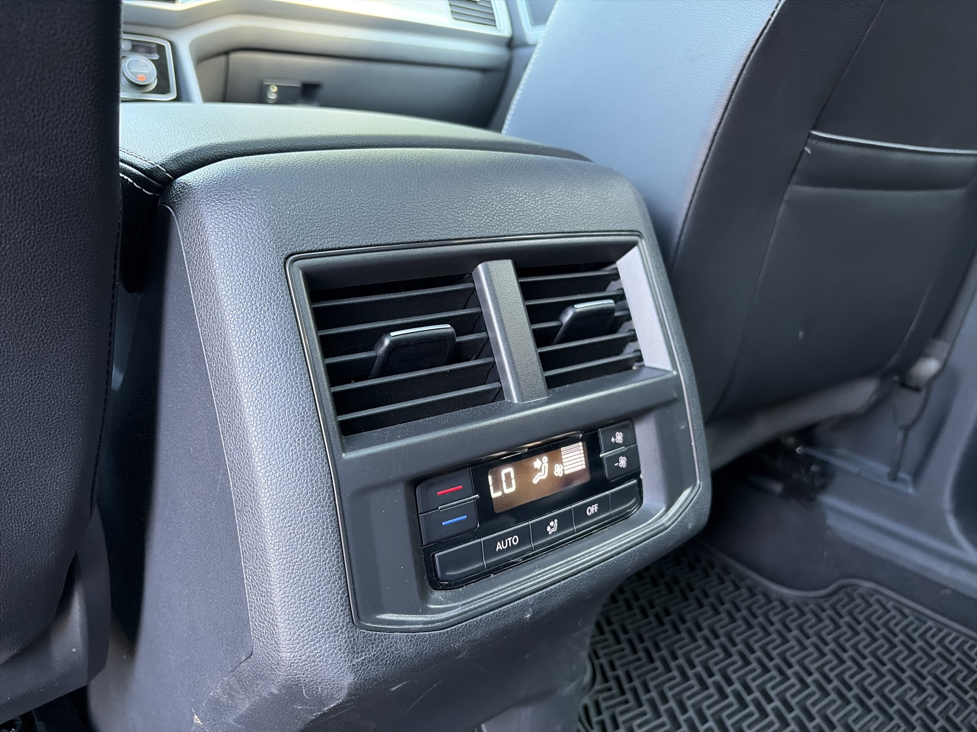 Used 2022 Volkswagen Atlas SEL AWD/4WD image 23