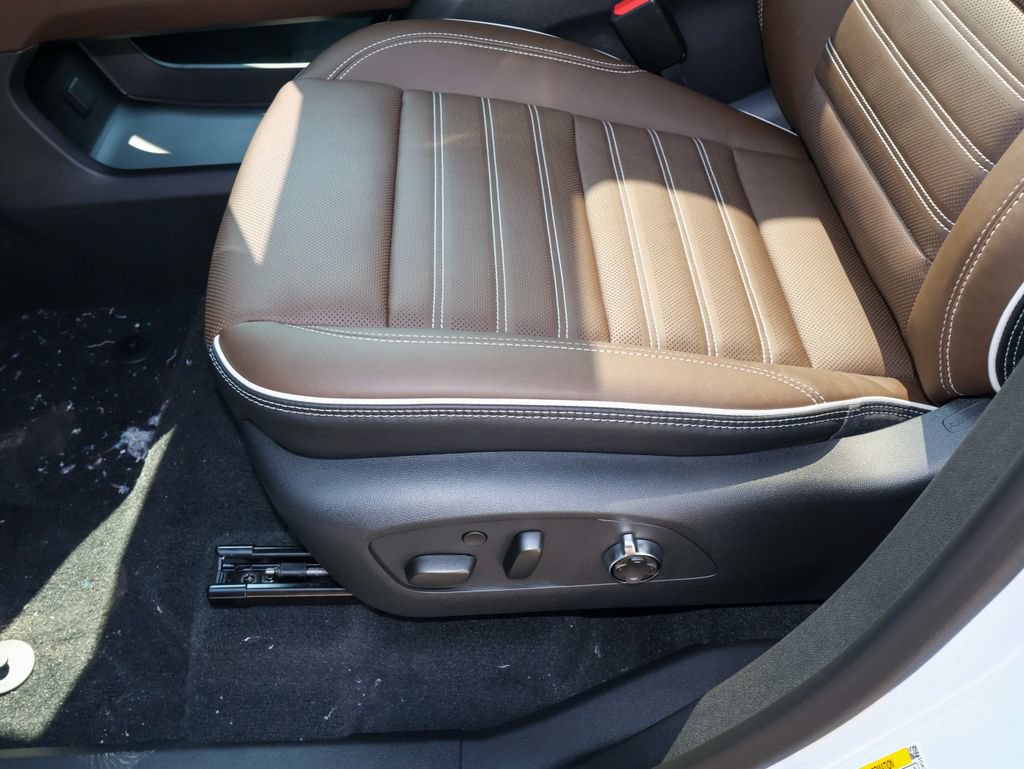 New 2027 GMC Acadia Denali Ultimate w/ LPO, Floor Liner Package AWD/4WD image 10