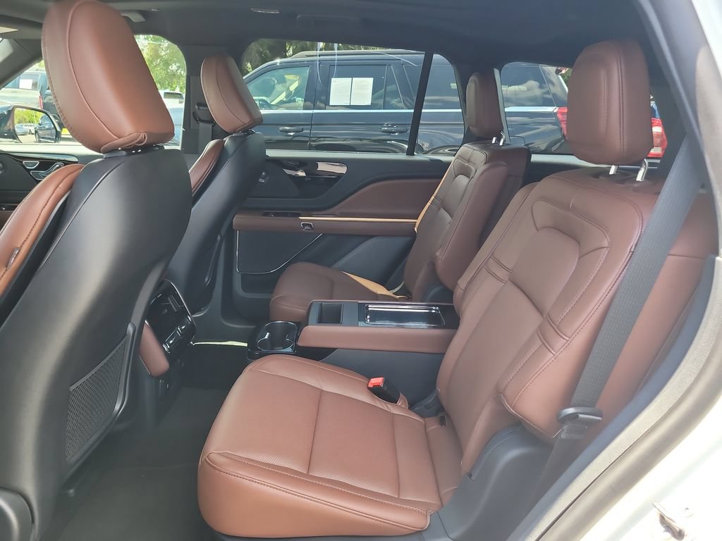 Used 2025 Lincoln Aviator Reserve w/ Jet Appearance Package RWD image 12
