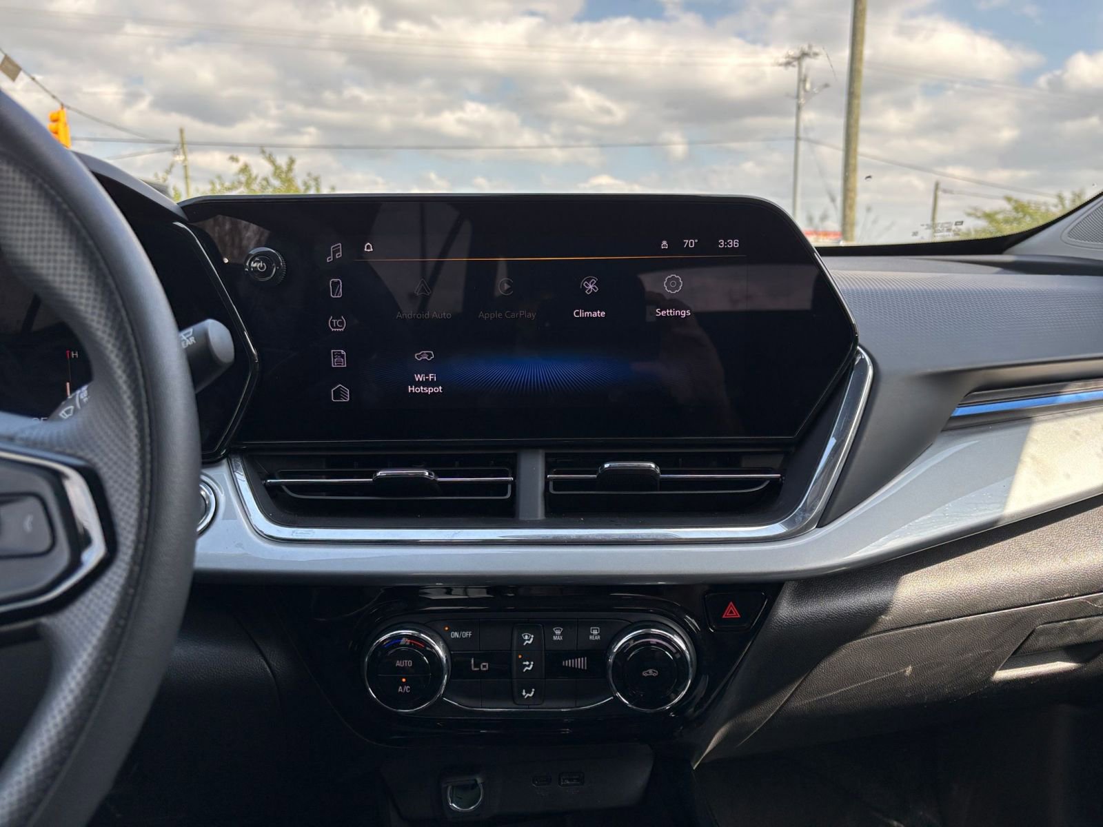 Used 2025 Chevrolet Trax LT image 17