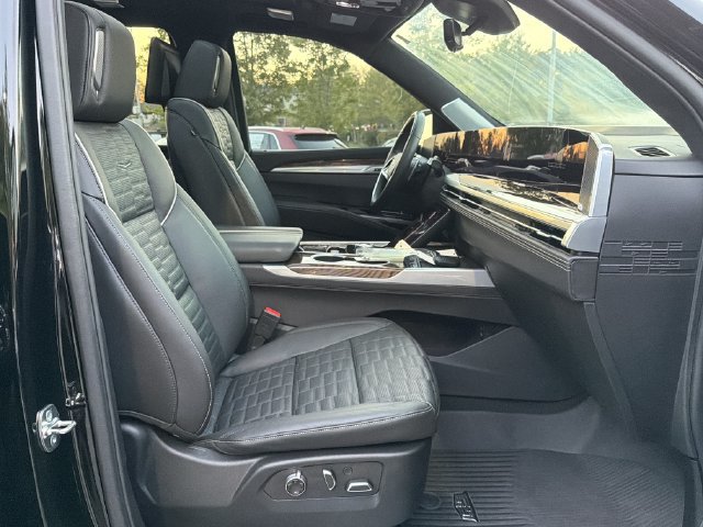 Used 2025 Cadillac Escalade Sport Platinum w/ LPO, ONYX Package AWD/4WD image 19