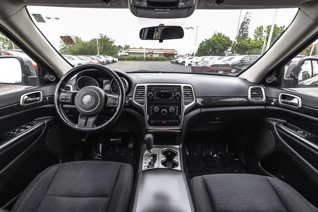 Used 2012 Jeep Grand Cherokee Laredo w/ Laredo E Group AWD/4WD image 23