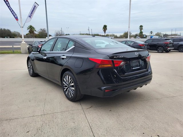 Used 2024 Nissan Altima 2.5 SV image 16