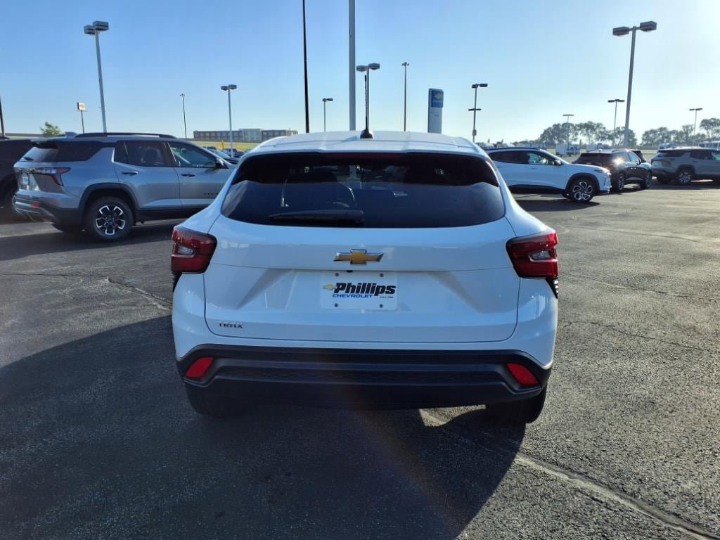 New 2025 Chevrolet Trax LS w/ LS Convenience Package FWD image 5