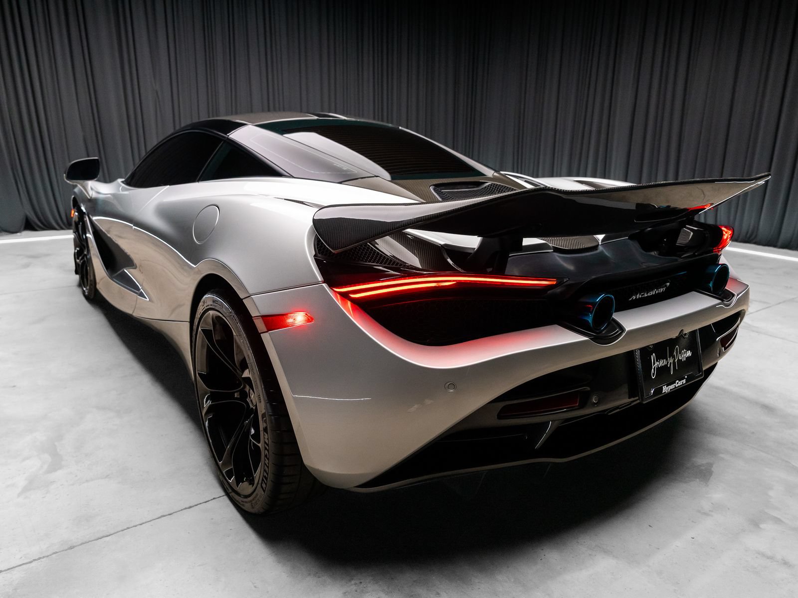 Used 2019 McLaren 720S RWD image 11