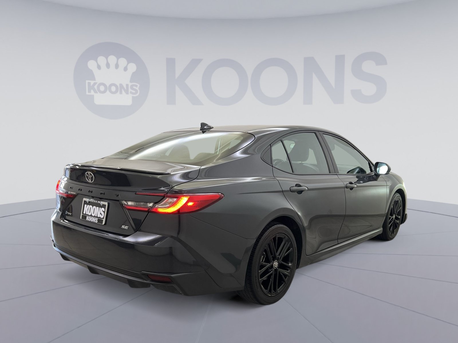 Used 2025 Toyota Camry SE FWD image 8