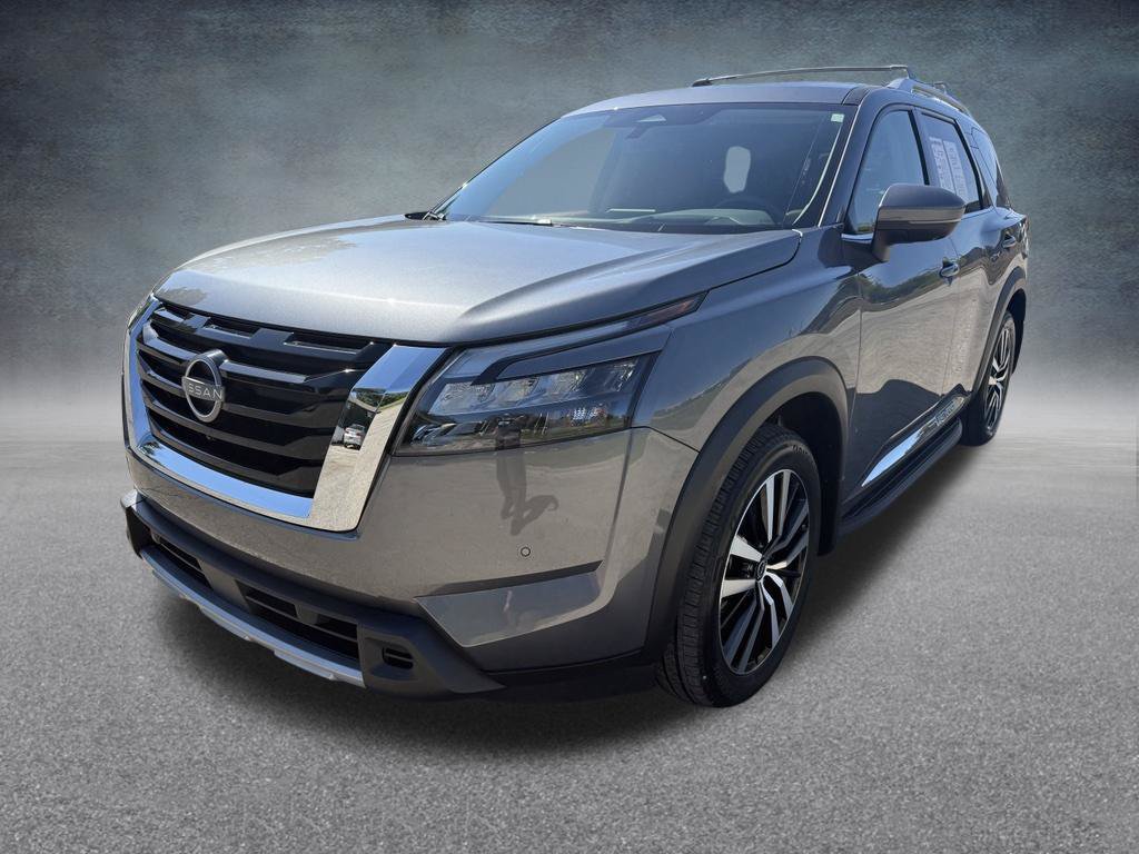 Used 2025 Nissan Pathfinder Platinum w/ Cargo Package AWD/4WD image 2