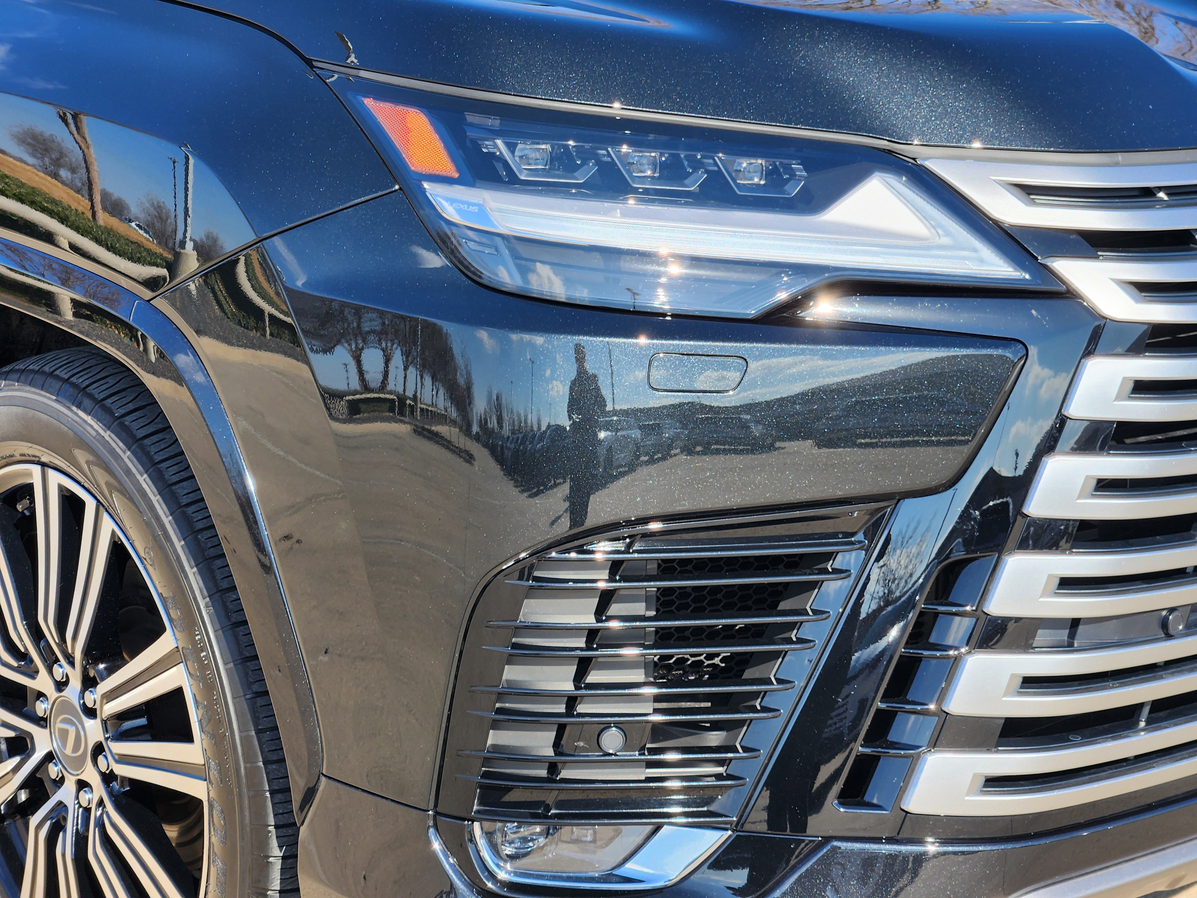 Used 2025 Lexus LX 600 4WD w/ Luxury Package image 6