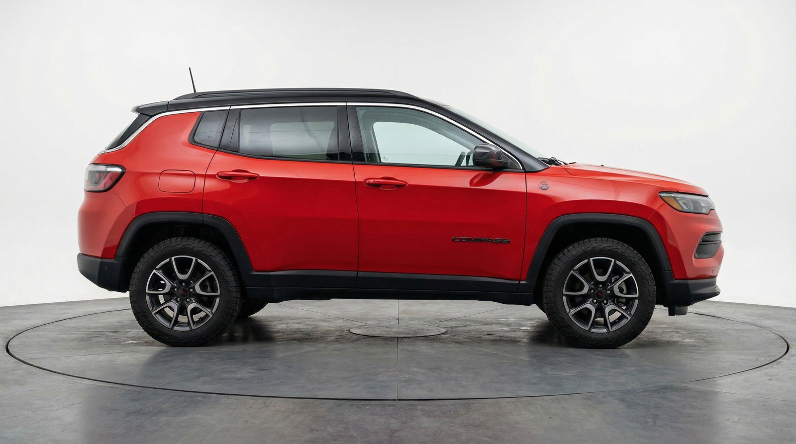 Used 2025 Jeep Compass Trailhawk image 11