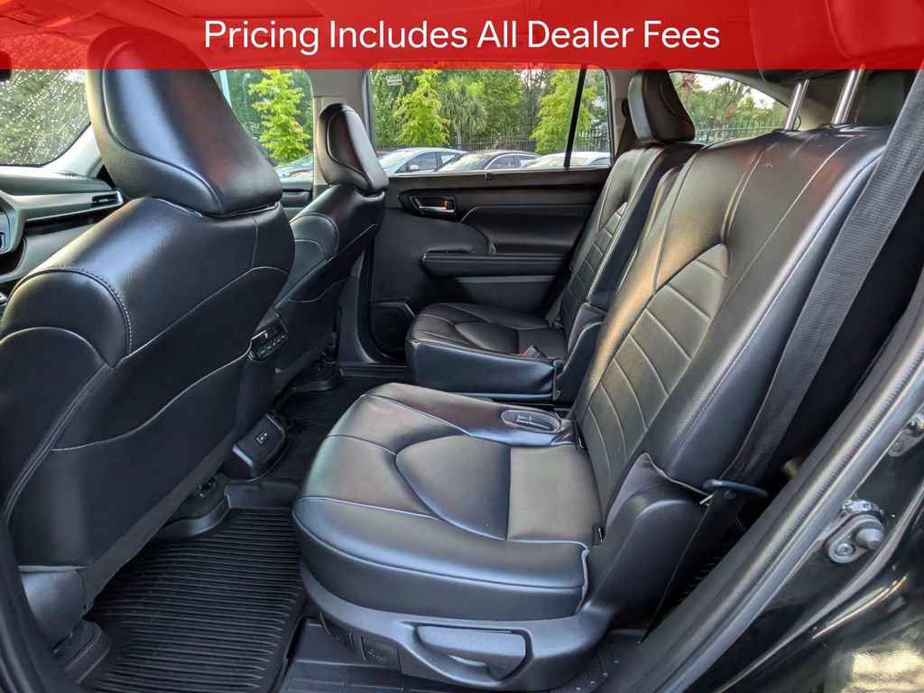 Used 2022 Toyota Highlander XLE FWD image 15