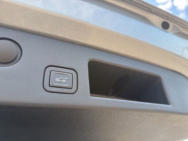 Used 2025 Chevrolet Equinox LT w/ Convenience Package II FWD image 44