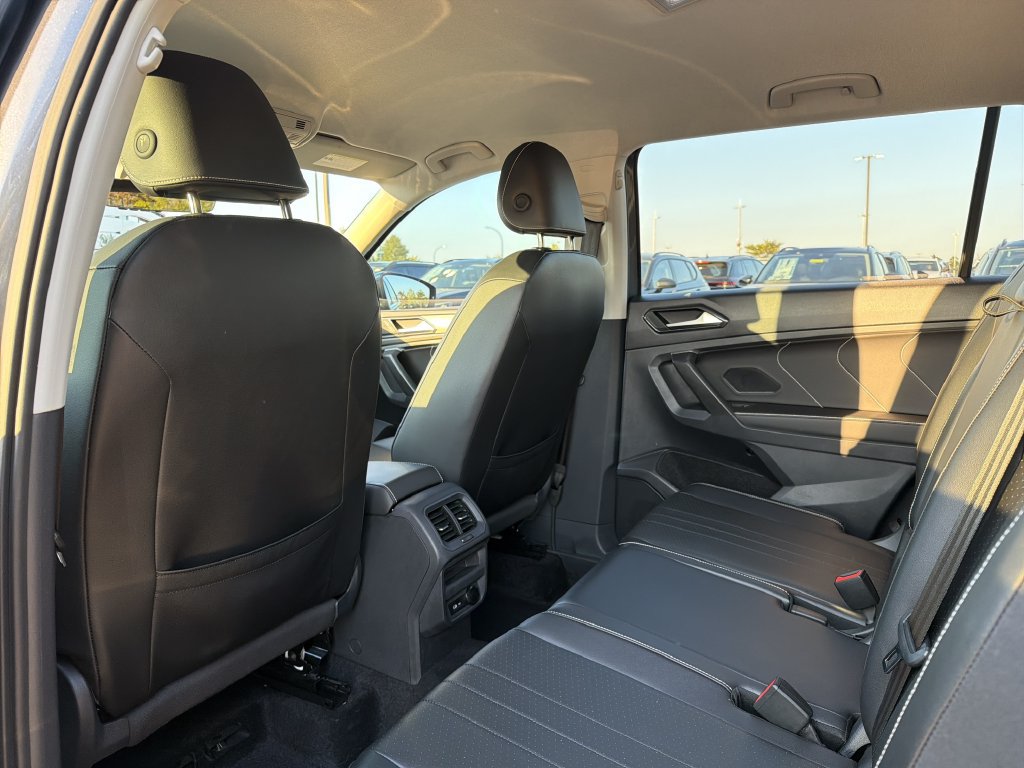 Used 2024 Volkswagen Tiguan SE FWD image 12