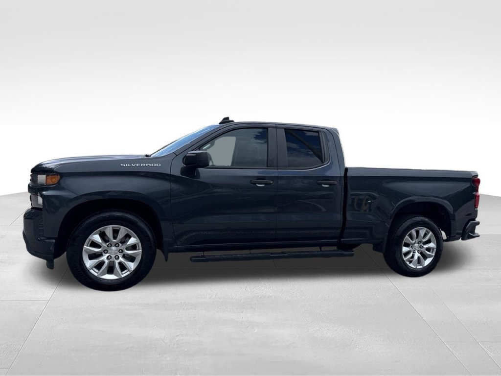 Used 2020 Chevrolet Silverado 1500 Custom w/ Custom Value Package RWD image 2