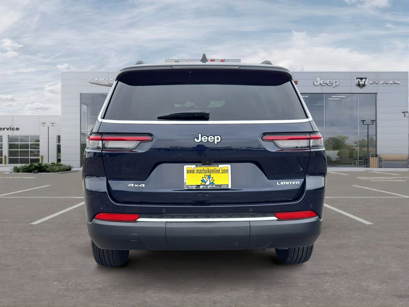 Used 2023 Jeep Grand Cherokee L Limited AWD/4WD image 4