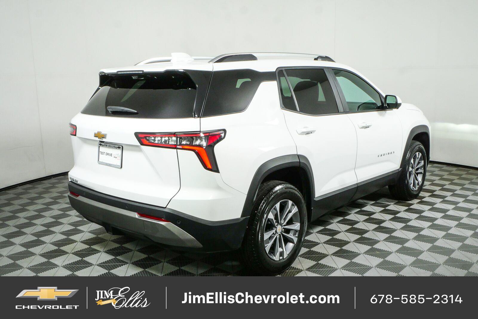 Used 2025 Chevrolet Equinox LT w/ Convenience Package II FWD image 3