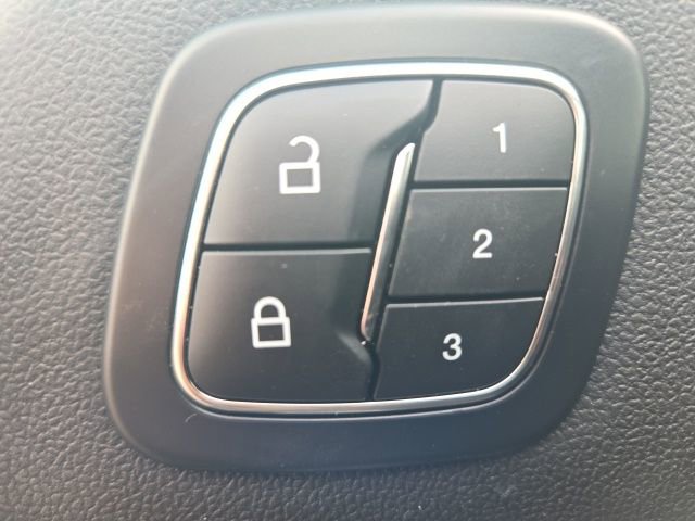 Used 2025 Ford Escape Platinum image 25