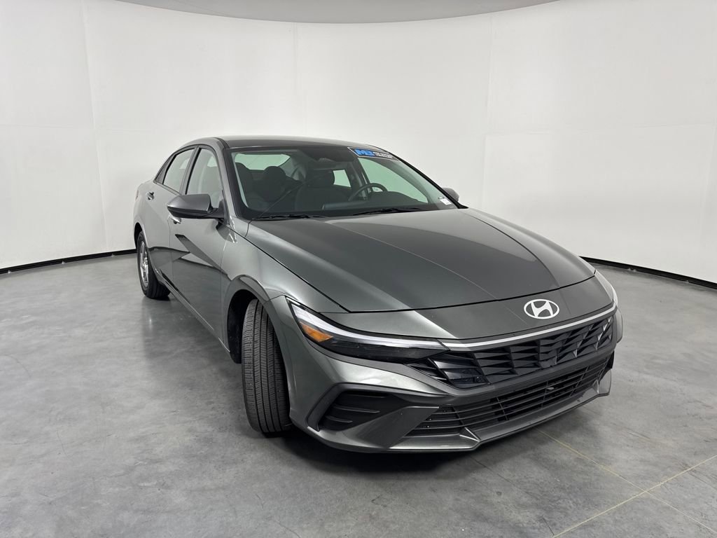 Certified 2025 Hyundai Elantra SE image 7