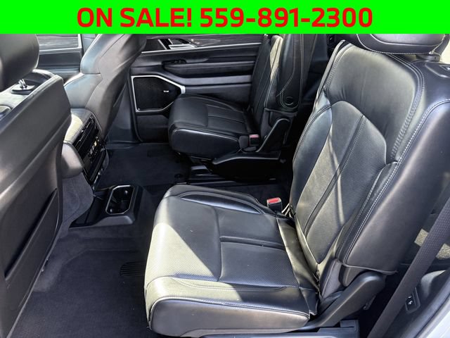 Used 2022 Jeep Wagoneer Series III w/ Premium Group I RWD image 7