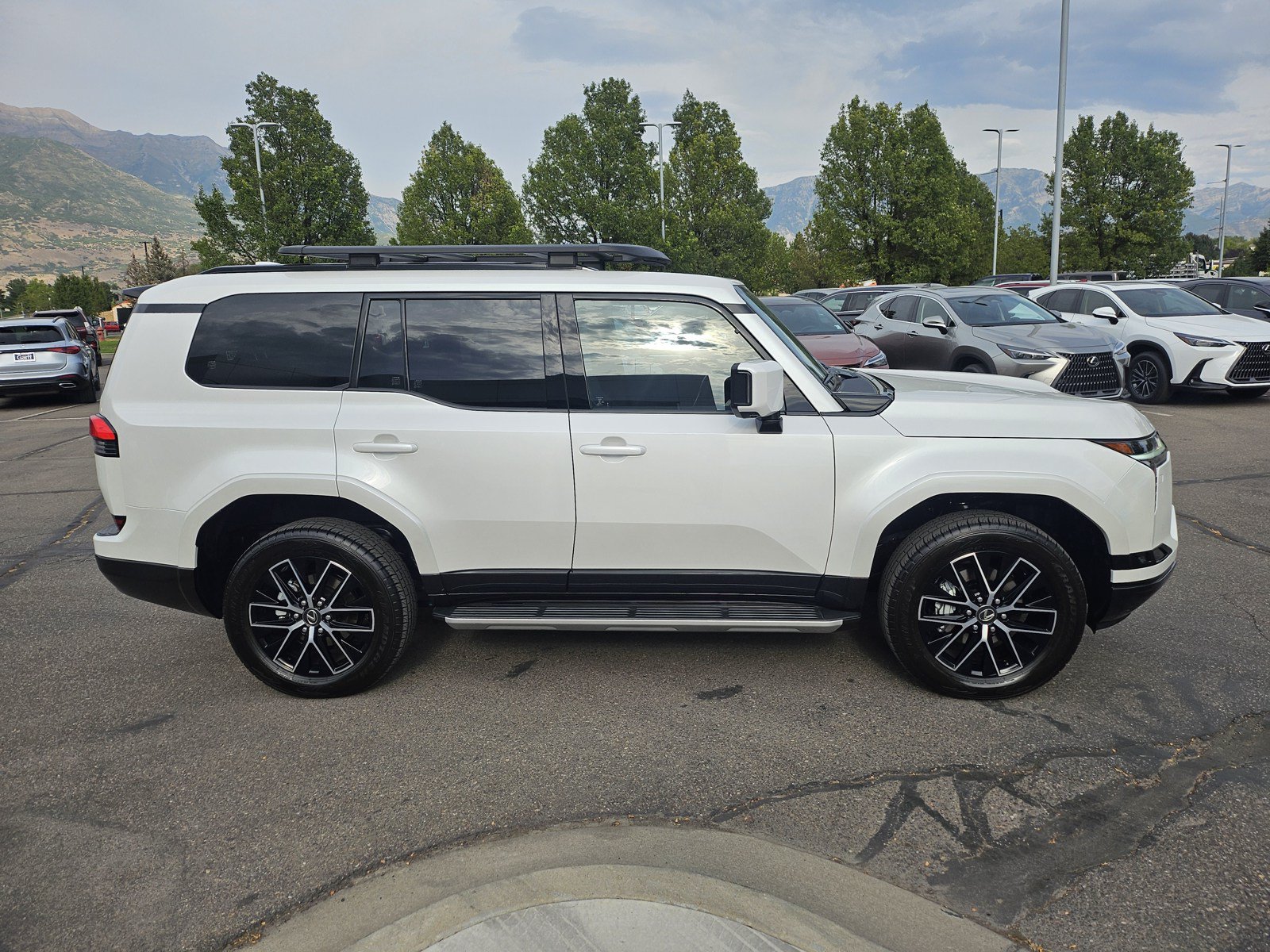 Used 2026 Lexus GX 550 w/ Accessory Package (31) AWD/4WD image 4