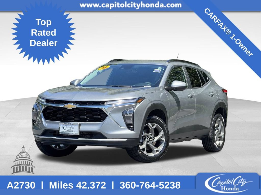 Used 2025 Chevrolet Trax LT FWD image 1