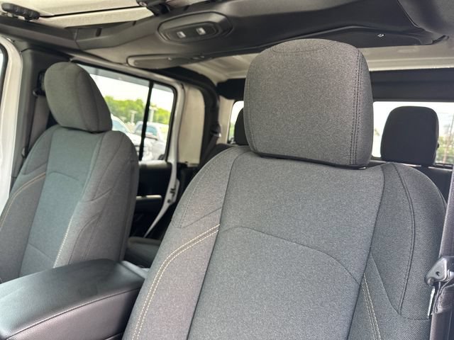 Used 2025 Jeep Gladiator Sport AWD/4WD image 16