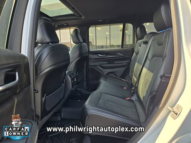 Used 2025 Jeep Grand Cherokee Altitude RWD image 11