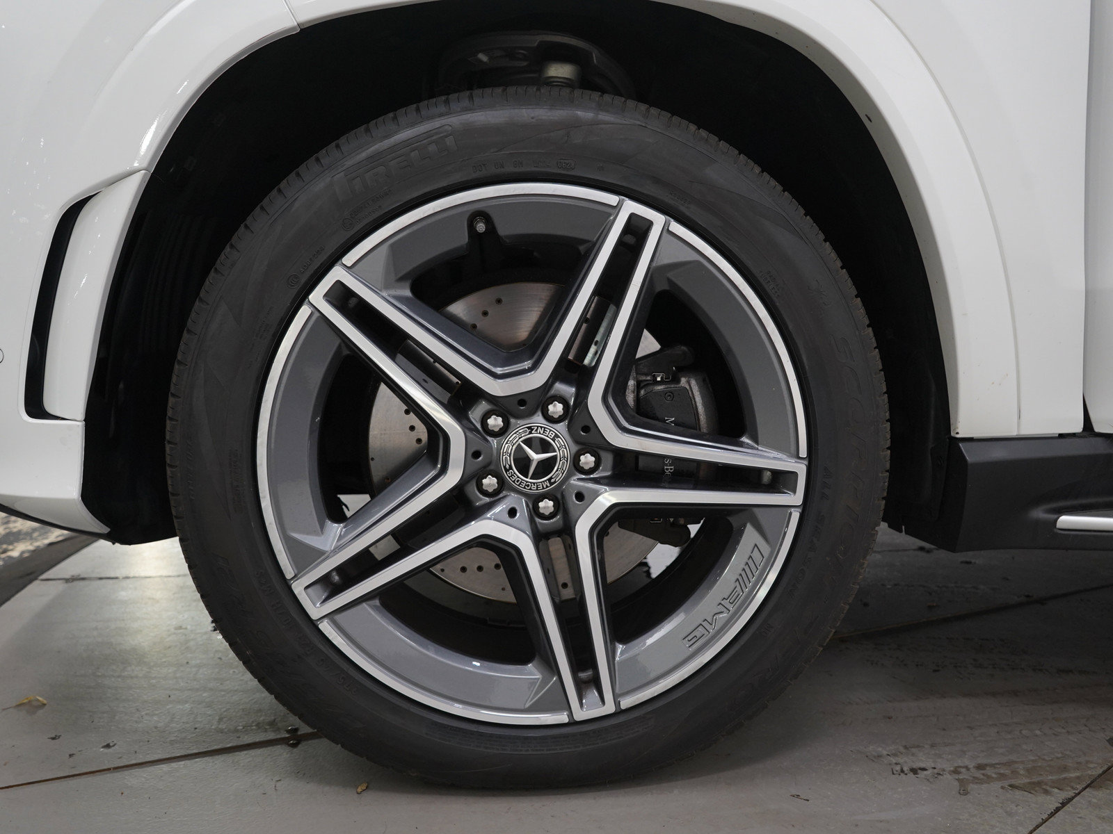 Used 2022 Mercedes-Benz GLS 450 4MATIC image 33
