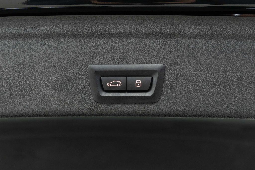 Used 2025 BMW X6 xDrive40i w/ Climate Comfort Package image 36