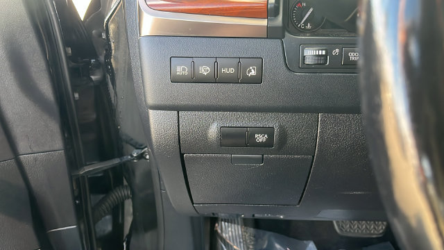 Used 2017 Lexus LX 570 4WD w/ Luxury Package image 8