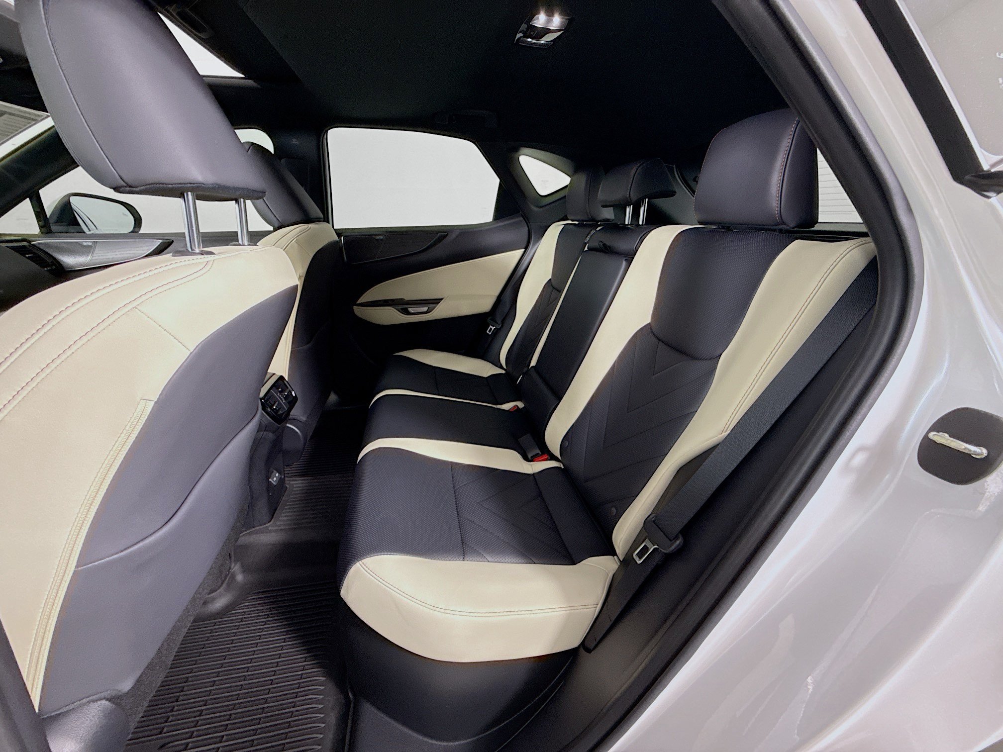 Used 2024 Lexus NX 350h AWD w/ Luxury Package image 23