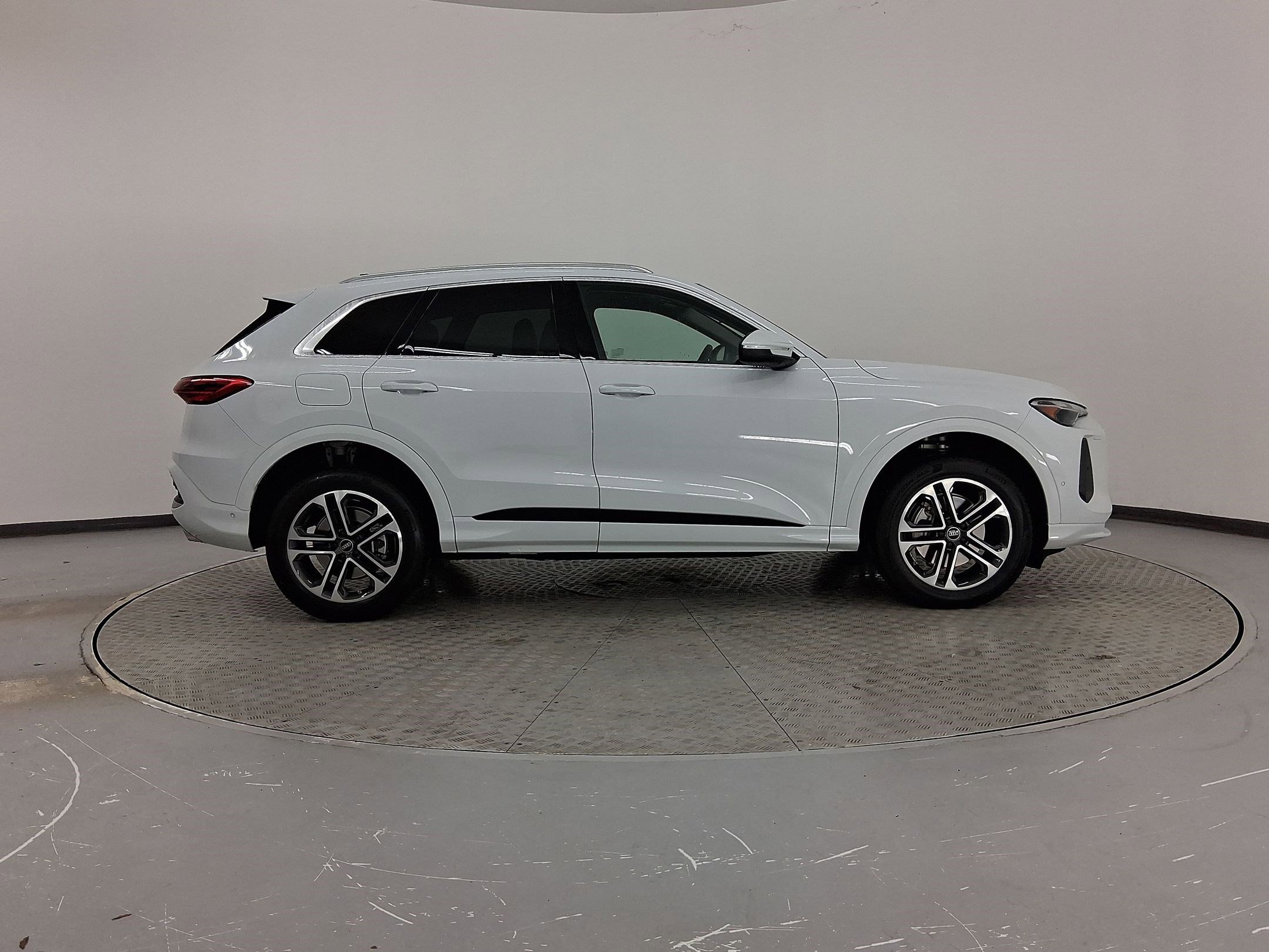 Certified 2025 Audi Q5 Premium w/ Convenience Package image 8