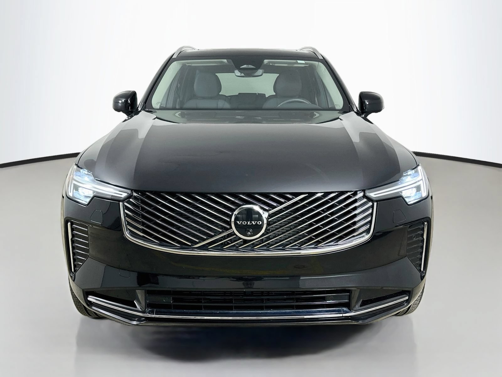 Used 2026 Volvo XC90 B6 Plus w/ Protection Package Premier AWD/4WD image 2