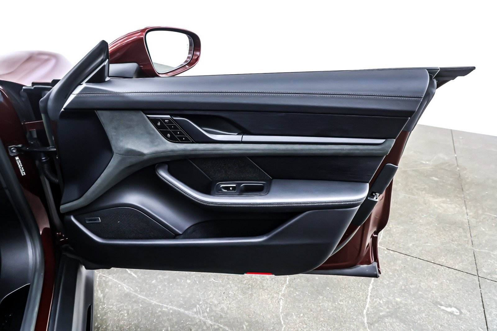 Used 2023 Porsche Taycan GTS image 22