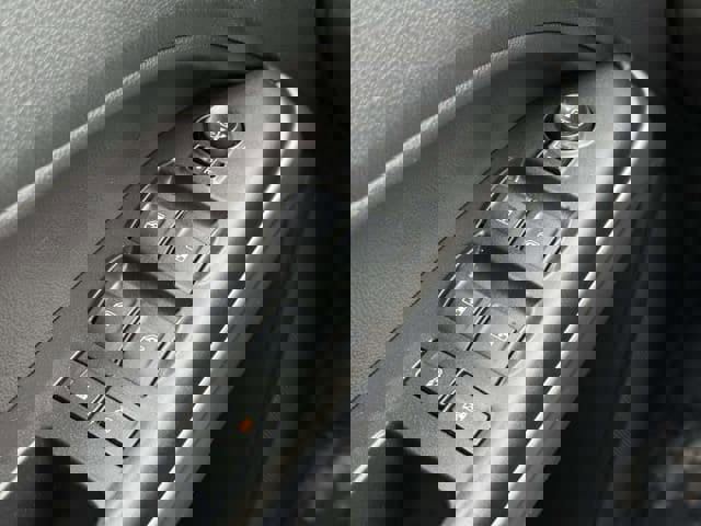 Used 2022 Chevrolet Colorado LT w/ Safety Package image 17