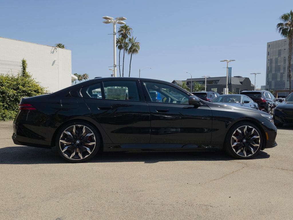 New 2026 BMW 550e xDrive w/ Premium Package AWD/4WD image 4