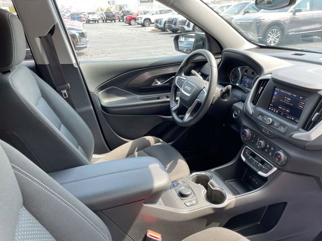 Used 2024 GMC Terrain SLE w/ Driver Convenience Package FWD image 18