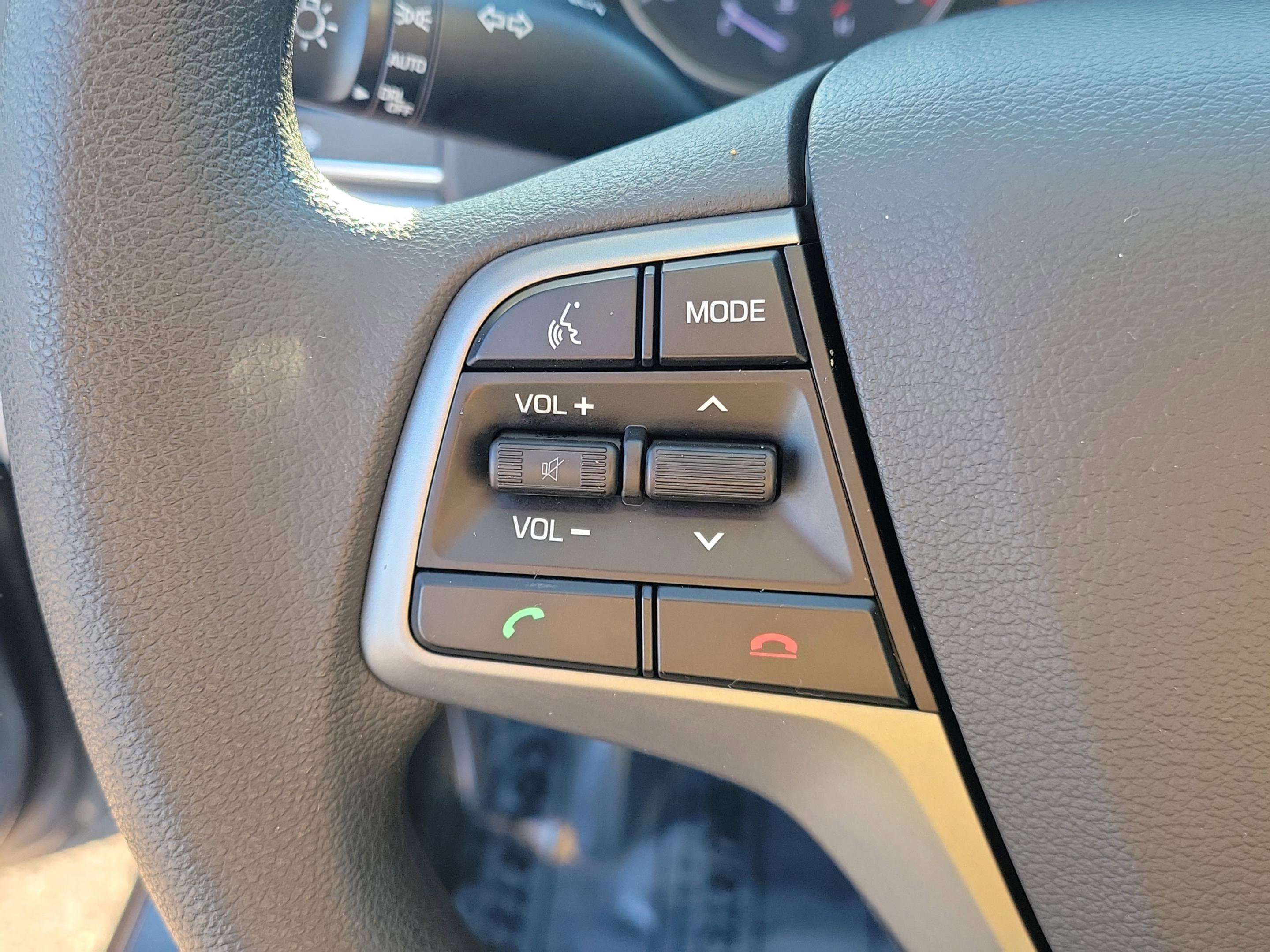 Used 2017 Hyundai Elantra SE image 19