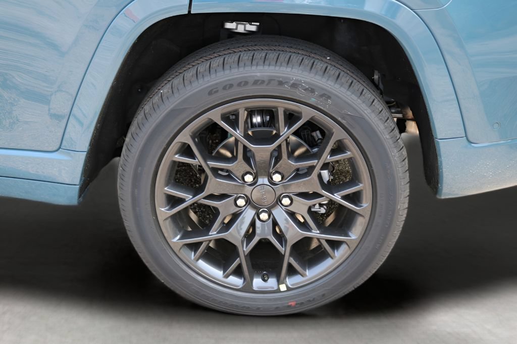 New 2026 Jeep Grand Cherokee Summit AWD/4WD image 9