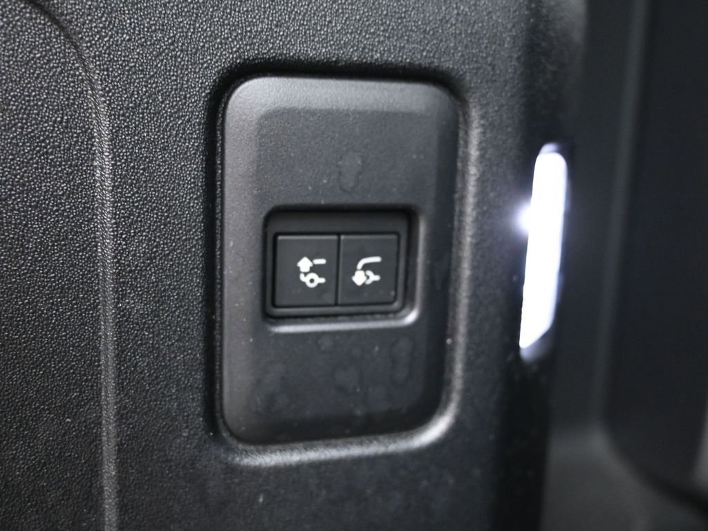 Used 2022 Land Rover Defender 110 V8 image 17