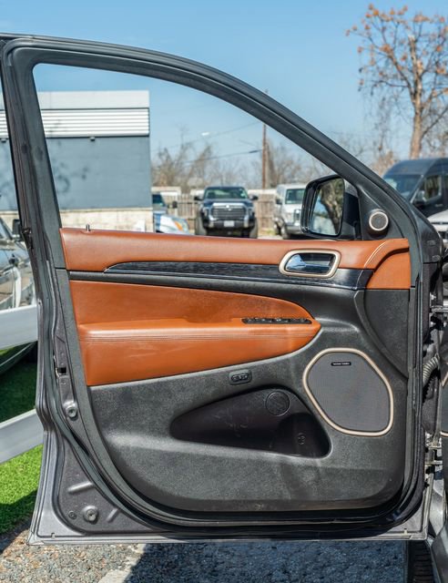 Used 2015 Jeep Grand Cherokee Summit w/ Platinum Series Group AWD/4WD image 17