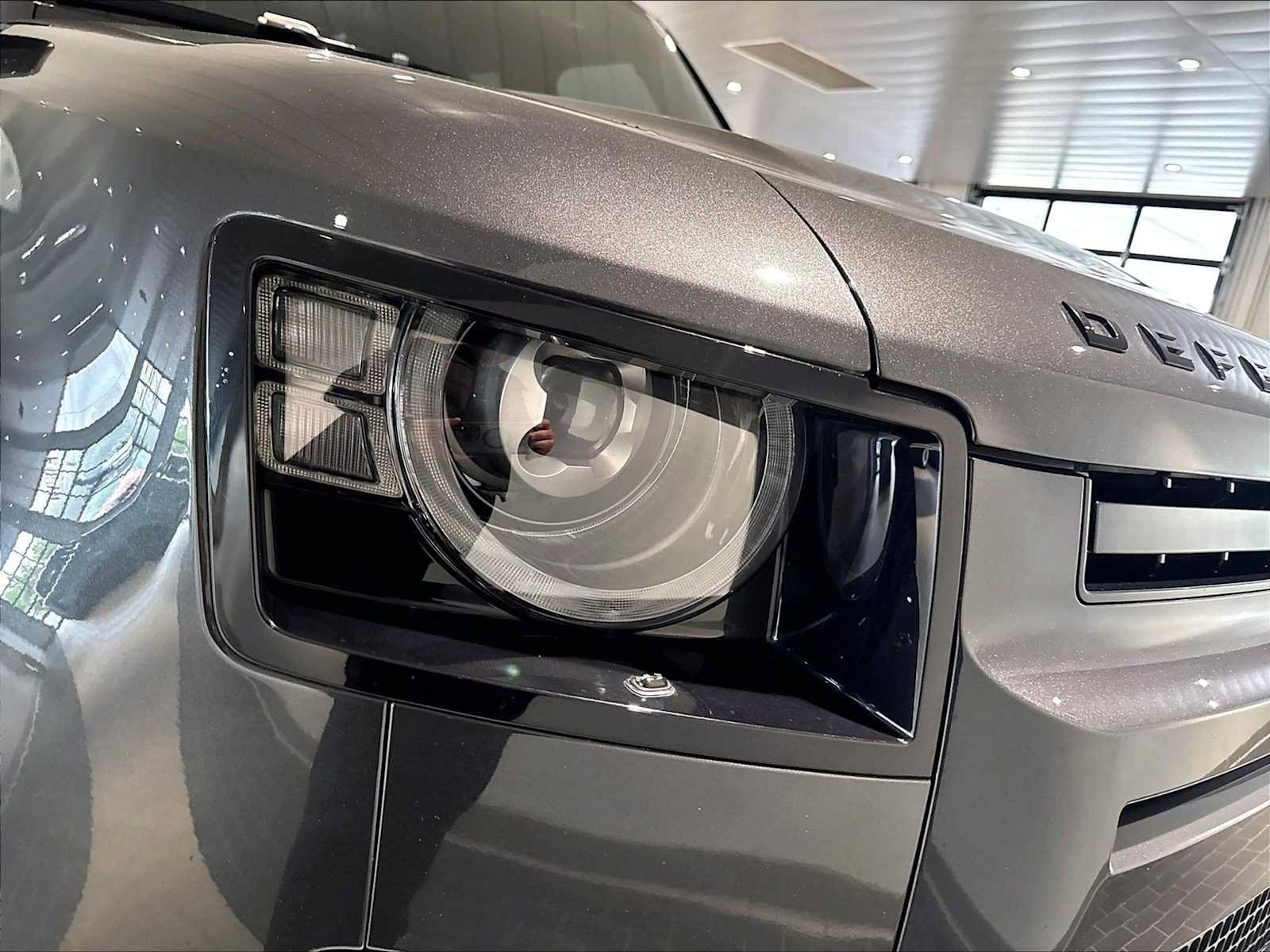 Used 2024 Land Rover Defender 130 X-Dynamic SE AWD/4WD image 15