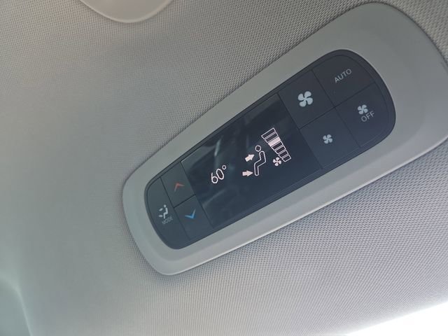 Used 2018 Chrysler Pacifica Limited image 36