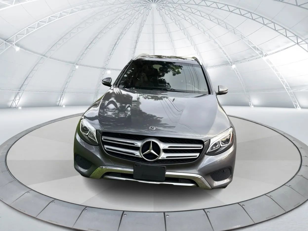 Used 2019 Mercedes-Benz GLC 350e 4MATIC image 2