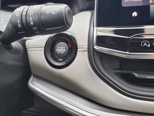 New 2025 Jeep Compass Limited image 18