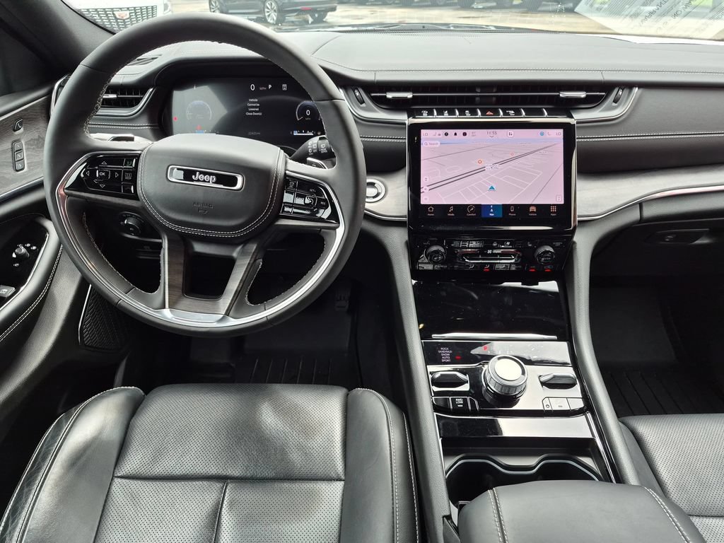 Used 2024 Jeep Grand Cherokee Overland w/ Luxury Tech Group IV AWD/4WD image 23