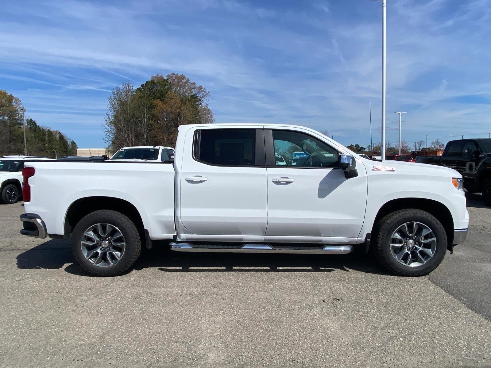 New 2026 Chevrolet Silverado 1500 LT w/ Z71 Off-Road Package AWD/4WD image 2