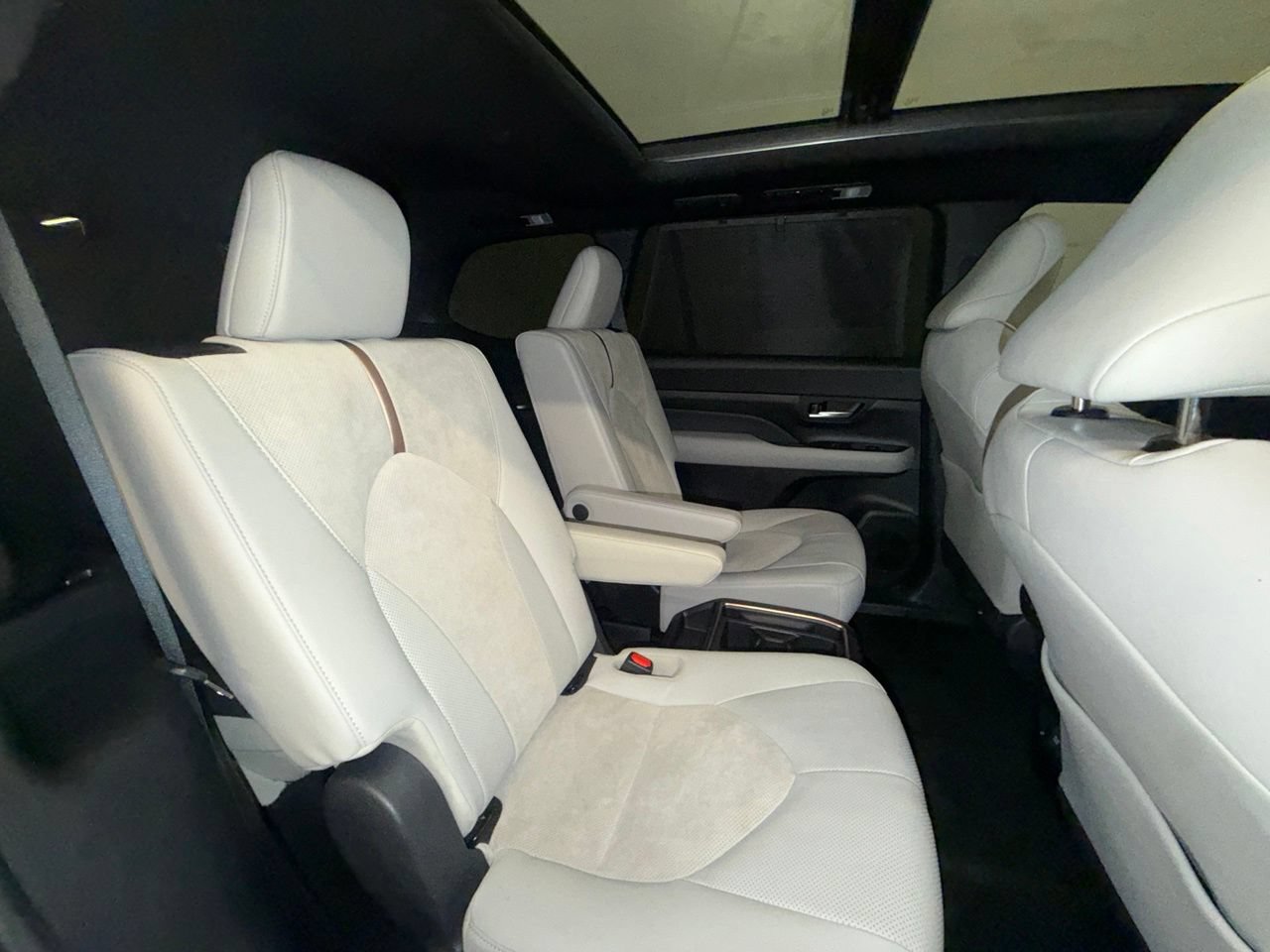 Used 2025 Toyota Grand Highlander AWD Hybrid image 25